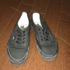 VANS AUTHENTICS BLACK ON BLACK